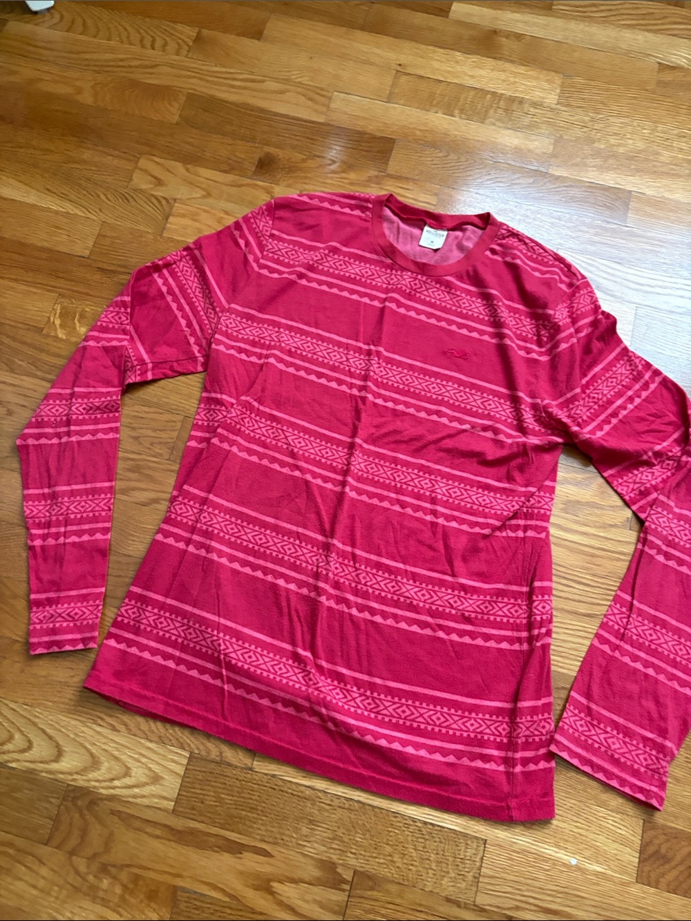 Men’s Hollister Long Sleeve Crewneck Top in Red Pattern